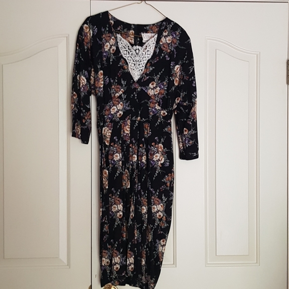 Dress - Picture 1 of 3